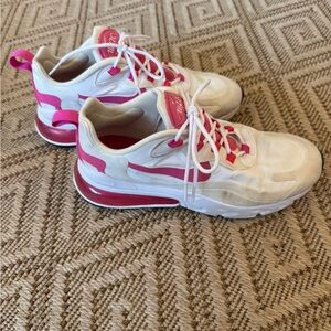 NIKE AirMax 270 React - Fire Pink